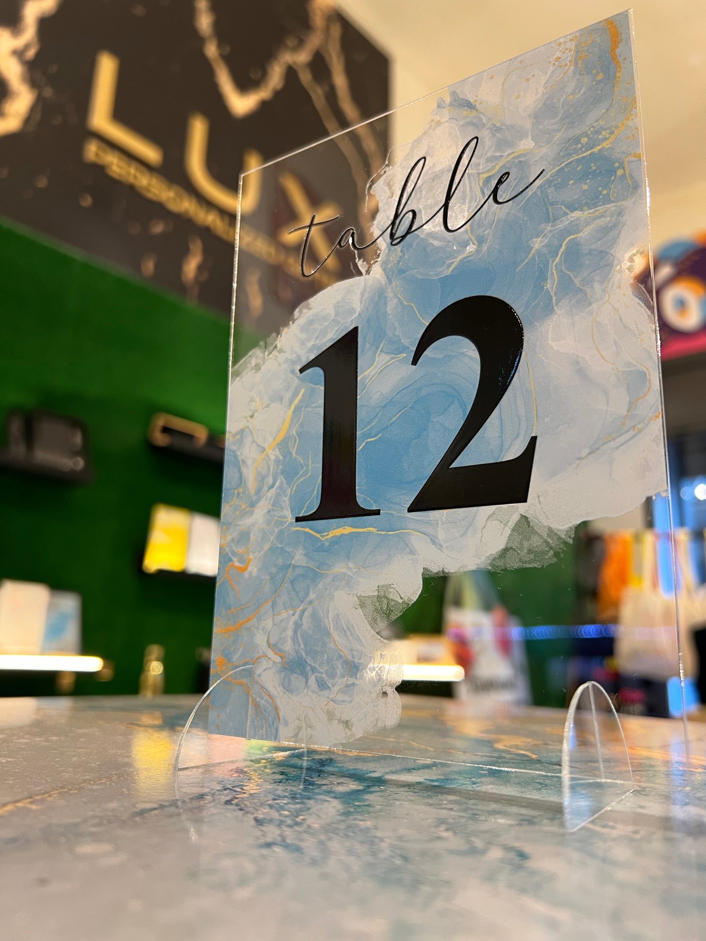 Segna Tavoli con Piedini in Plexiglass